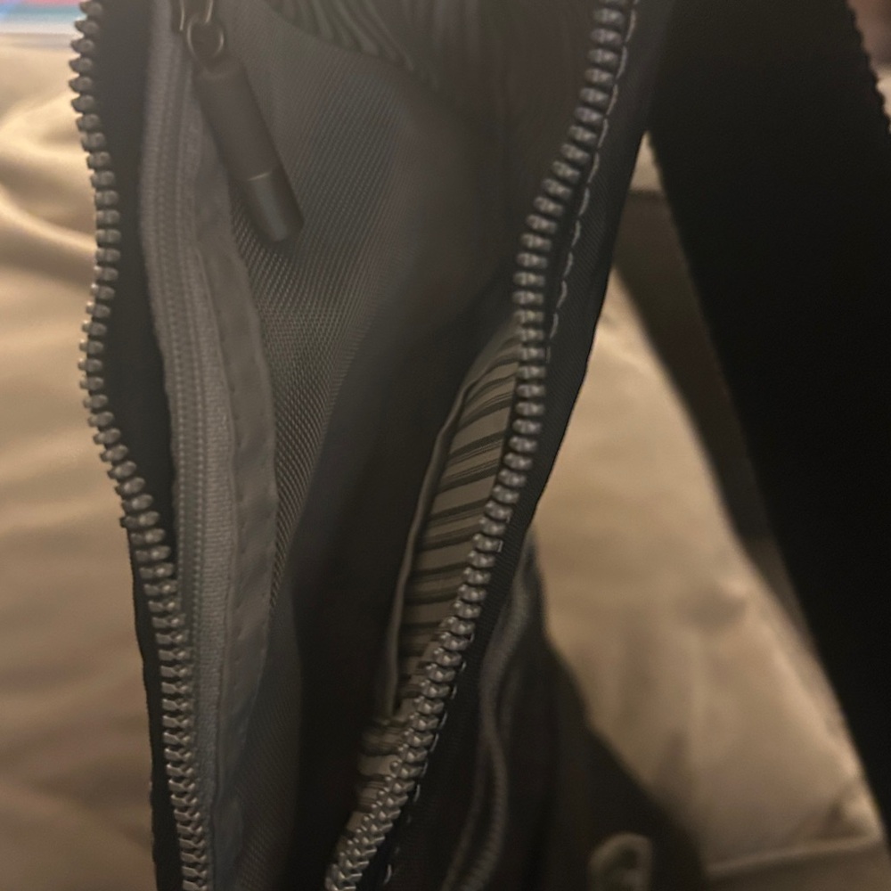 Travelon crossbody bag - Picture 4 of 9